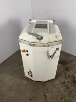 Тестоделитель JAC  D20 CARREE   763